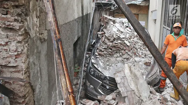 Terlalu Tua, Gedung SMPN 32 Pekojan Jakarta Barat Roboh