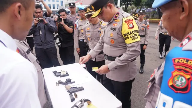 Wakapolda Metro Jaya Brigjen Pol Djati Wiyoto Abadhy. Brigjen Djati memimpin apel pemeriksaan senpi dan amunisi di Lapangan Presisi Ditlantas Polda Metro Jaya pada Senin (23/12/2024)