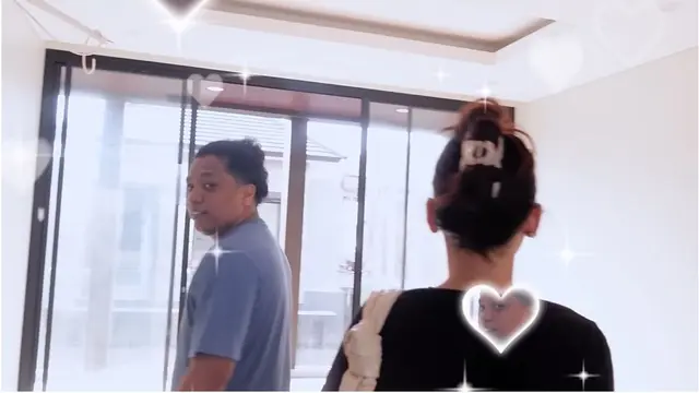 Tinggal Diisi Perabot, Ini 8 Potret Indah Permatasari Tengok Progres Rumah Baru