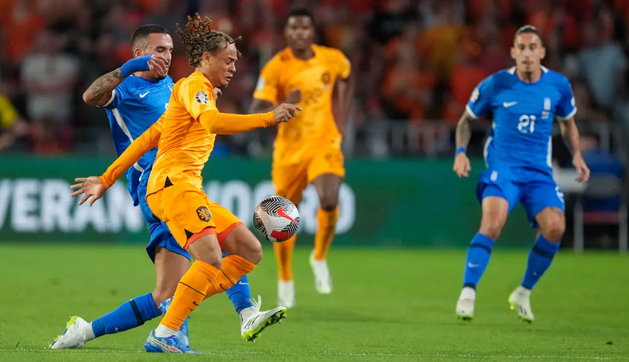 Penyerang Wout Weghorst menambah penderitaan Yunani pada menit ke-39. Eks pemain Mancheser United itu membuat gol melalui sundulan menerukan umpan dari Dumfries. (AP Photo/Peter Dejong)