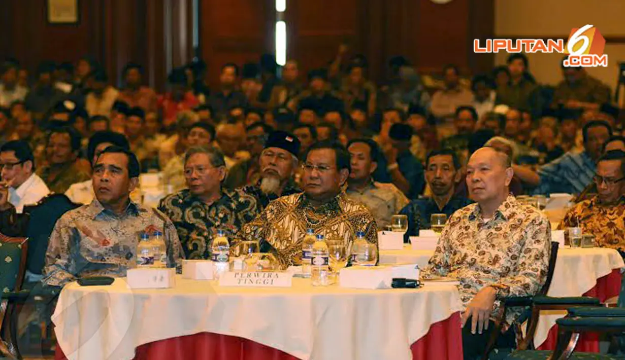 Ketua KONI Pusat Mayjen (purn) Tono Suratman terlihat hadir dan duduk bersama Capres dari Partai Gerindra Prabowo Subianto saat pembacaan pendeklarasian dukungan (Liputan6.com/Helmi Fithriansyah) 