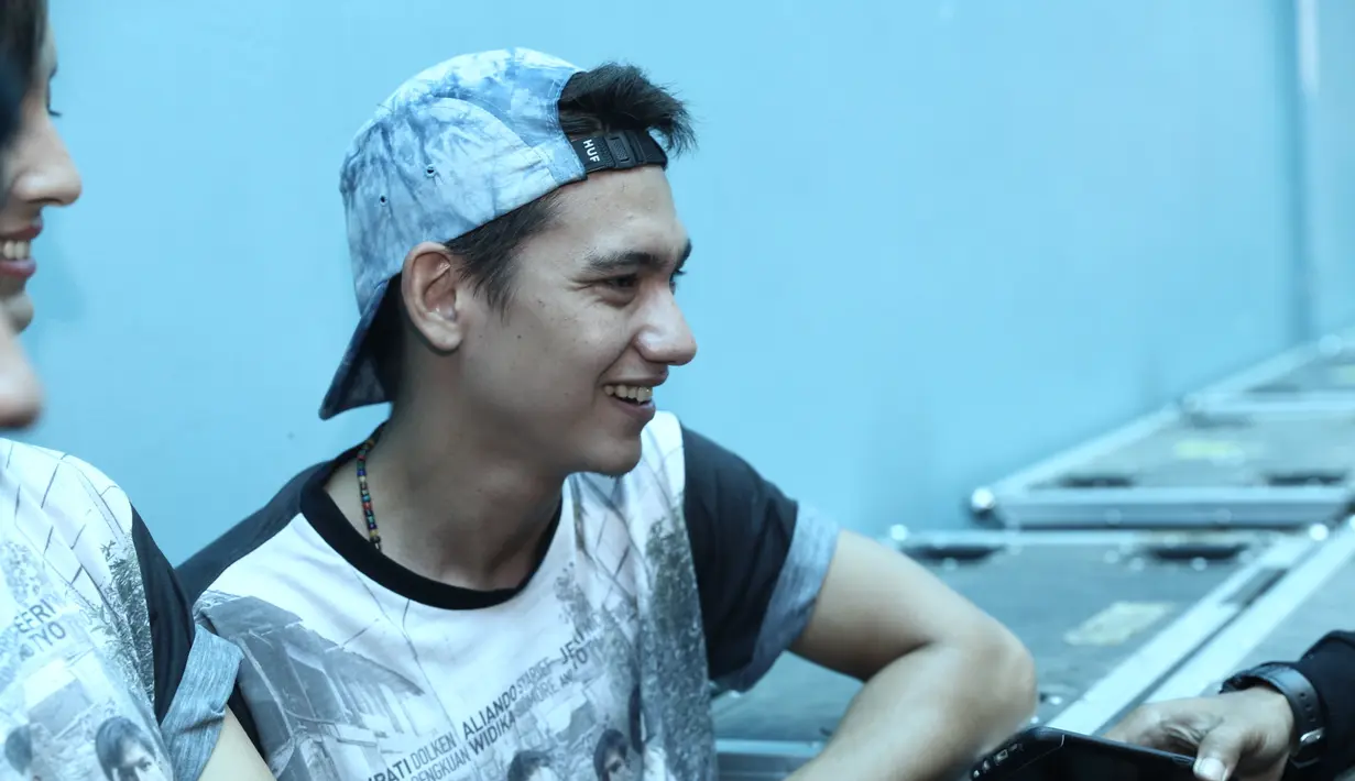 Sedangkan bagi Nicol, itu merupakan salah satu scane paling epic. Bahkan, jalanan mendadak macet saat melihat aksi mereka bertiga dengan celana boxer. (Galih W. Satria/Bintang.com)