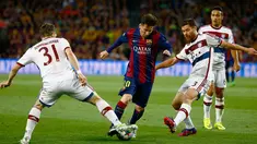 Duel panas terjadi di leg pertama Semifinal Liga Champions antara Barcelona dengan Bayern Muenchen di Camp Nou, Kamis (7/5/2015). Barcelona menang 3-0 atas Bayern Muenchen. (Reuters/Kai Pfaffenbach)