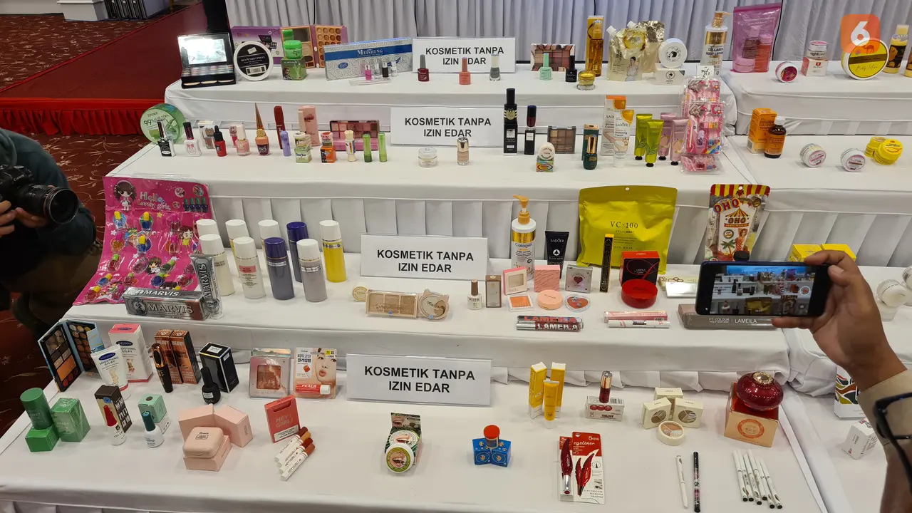 Kosmetik tanpa izin edar.
