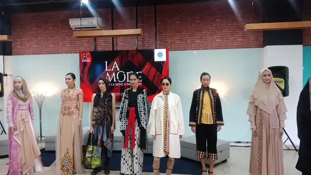 Suksesnya La Mode Sur La Seine a Paris, Pameran Busana Lokal di Atas Kapal