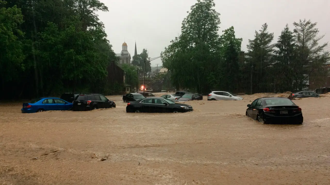 Banjir Bandang Landa Maryland, Jalan Utama Jadi Seperti Sungai