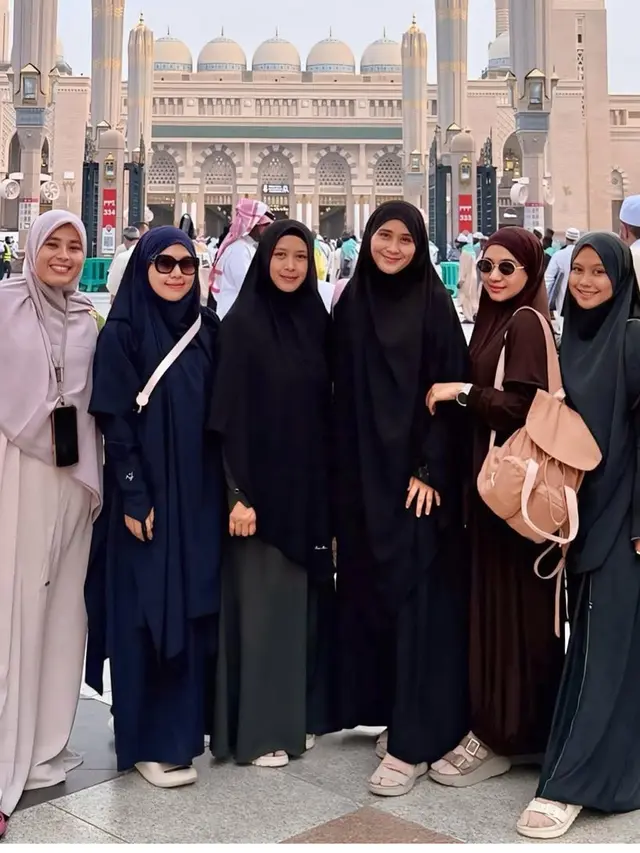 Ryana Dea saat Melaksanakan Haji 2025. [@rosalianaocha]