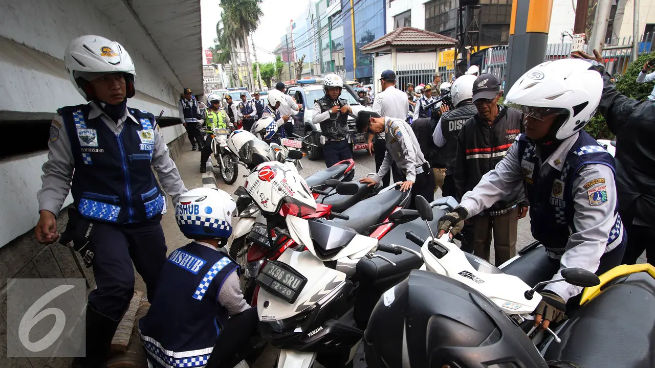 20151023-Operasi-Parkir-Liar-Jakarta