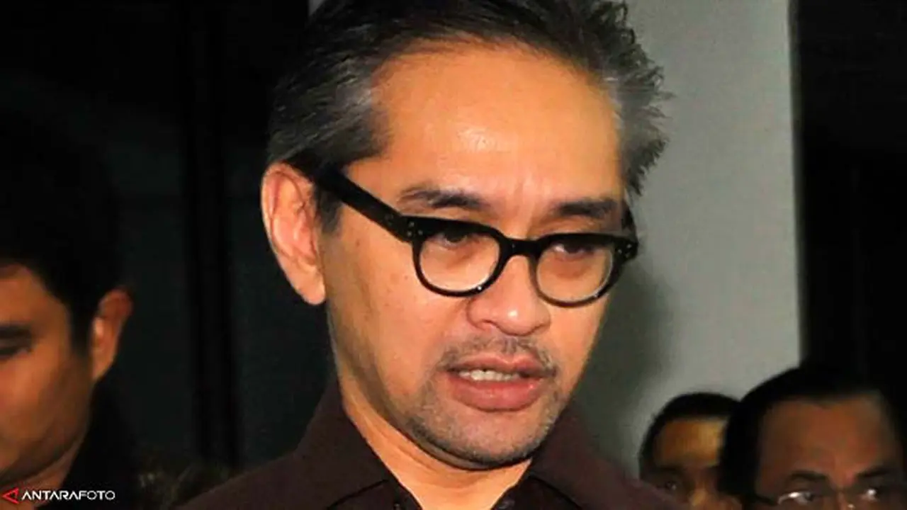 marty-natalegawa121211c.jpg