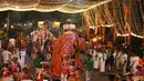 Suasana prosesi tahunan umat Buddha di Kotte Rajamaha Viharaya, Kolombo, Sri Lanka, 29 Agustus 2020. Prosesi tersebut dimeriahkan dengan beragam tarian daerah tradisional dan tarian budaya, serta gajah-gajah yang didandani dengan berbagai kostum mewah. (Xinhua/Ajith Perera)