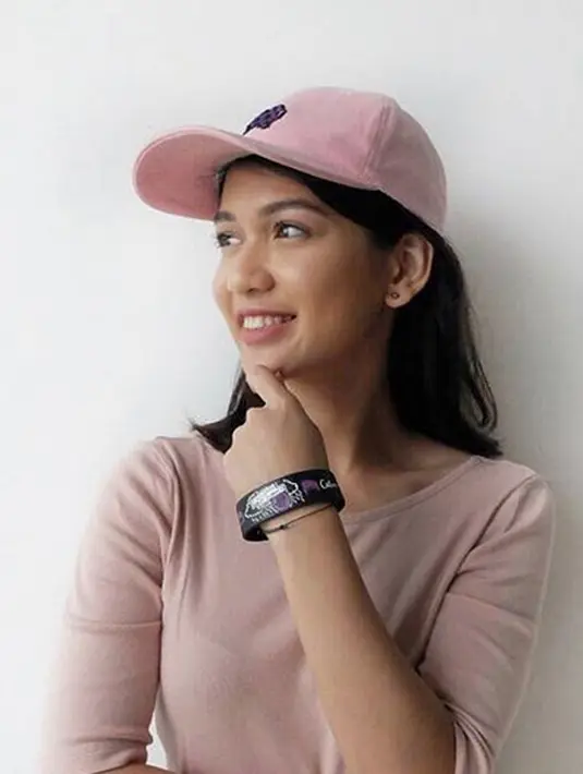 Ditemui usai menjalani sidang perdana di Pengadilan Negeri Jakarta Selatan, Kamis (9/11/2017), Dea Anissa menceritakan rasa kecewanya, terutama pada perusahaan ekspedisi yang digunakannya. (Instagram/deaaannisa)