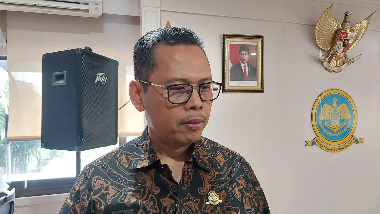Direktur Lalu Lintas dan Angkutan Laut Ditjen Perhubungan Laut Kemenhub, Hartanto di Kantor Kemenhub, Jakarta, Selasa (8/10/2024). (arief/Liputan6.com)
