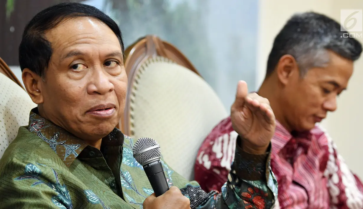 Anggota Fraksi MPR Partai Golkar yang juga Ketua Komisi II DPR RI, Zainudin Amali bersama Komisioner KPU RI, Wahyu Setiawan saat diskusi 4 Pillar MPR RI dengan tema "Menuju Pemilu 5 Kotak".(Liputan6.com/JohanTallo)