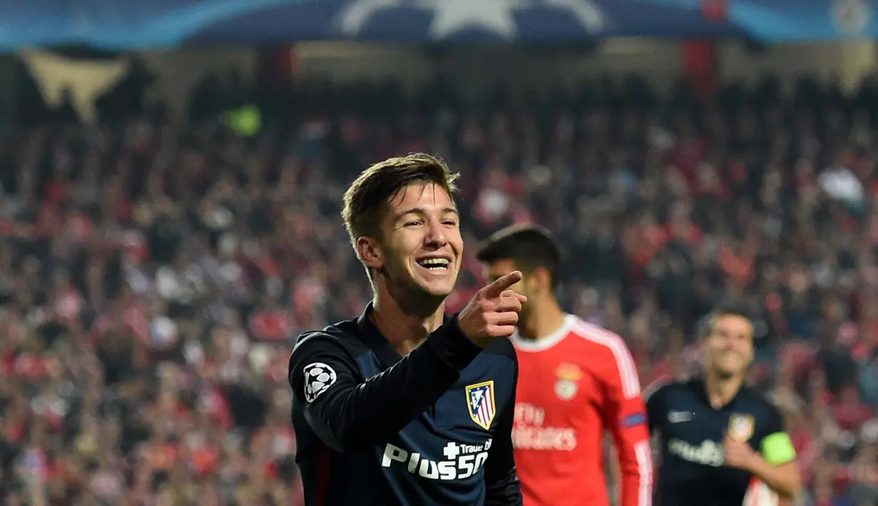 Pemain Atletico Madrid, Luciano Vietto merayakan gol ke gawang SL Benfica di Stadion Luz,  Lisbon, Rabu (9/12/2012). (AFP Photo/Francisco Leong)