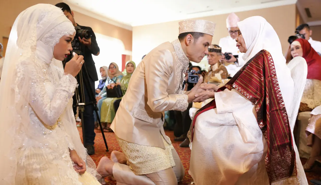 Meski Ben Kasyafani dan Nesyana Ayu Nabila baru saling kenal enam bulan, pasangan ini memantapkan untuk membina rumah tangga. (Adrian Putra/Bintang.com)