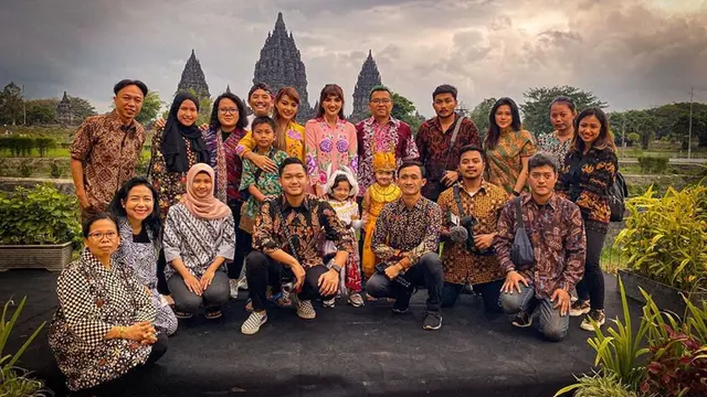 6 Potret Perayaan Ulang Tahun Arsy di Candi Prambanan, Seru Banget