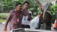 General Manager Divisi 6 PT Nindya Karya (Persero) Arie Mindartanto tiba di gedung KPK, Jakarta, Senin (23/4). Arie Mindartanto diperiksa sebagai saksi untuk salah satu tersangka korporasi, PT Tuah Sejati. (Merdeka.com/Dwi Narwoko)