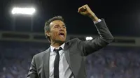 Pelatih Barcelona, Luis Enrique, tampak gembira meraih gelar Copa Del Rey usai mengalahkan Alaves pada laga final di Stadion Vicente Calderon, Madrid, Sabtu (27/5/2017). Barcelona menang 3-1 atas Alaves. (AP/Francisco Seco)