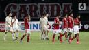 Pemain Timnas Indonesia U-19 berjalan meninggalkan lapangan usai melawan Thailand U-19 pada lanjutan penyisihan grup A Piala AFF U-19 2022 di Stadion Patriot Candrabhaga, Bekasi, Jawa Barat, Rabu (6/7/2022). Timnas Indonesia U-19 harus puas dengan hasil imbang 0-0. (Liputan6.com/Helmi Fithriansyah)