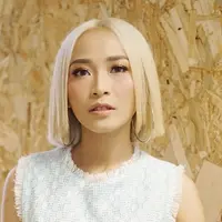 Penampilan baru Rini Wulandari (Sumber: Instagram/@rinni_w)