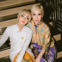 Bunga Citra Lestari dan Intan Ayu tampil kembar saat Lebaran dengan gaya rambut yang sama persis [@tanayudjanuismadi]