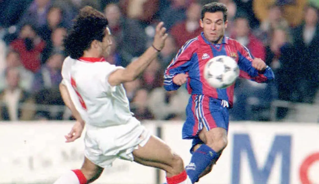 Sergi Barjuan mengemban tugas sebagai seorang kapten selepas hengkangnya Pep Guardiola ke Italia di tahun 2001. Selama berkarier di Barcelona sejak tahun 1993 hingga 2002, Sergi memainkan 460 pertandingan di seluruh kompetisi dan menorehkan catatan 14 gol. (Foto: AFP/Raymond Rutting)