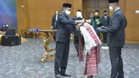 Lantik Rektor Unima Manado, Kemendikbud: Perguruan Tinggi Harus Jadi Solusi