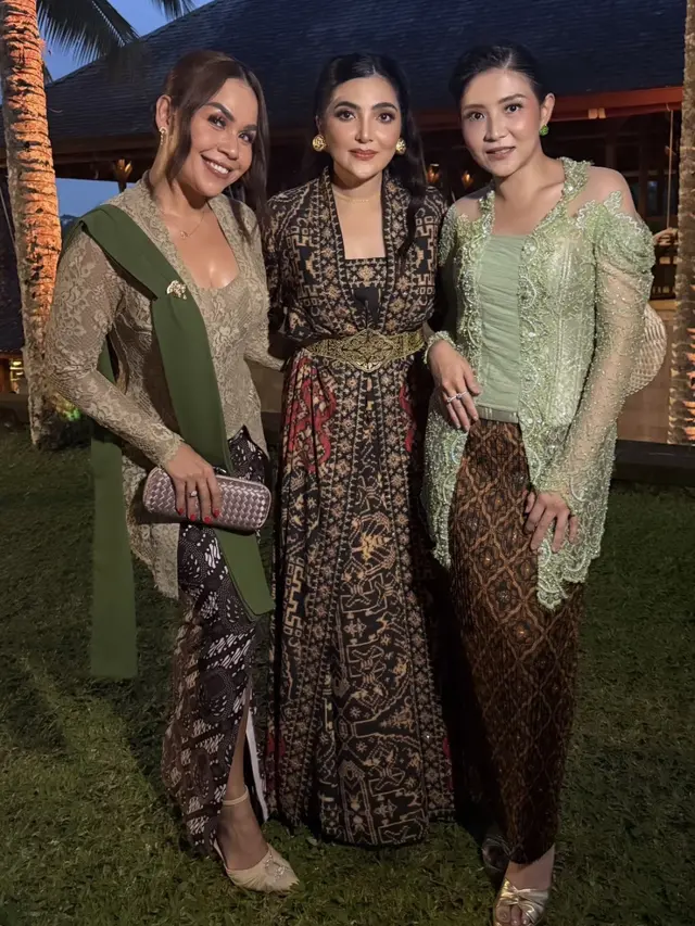 Para Selebritis Kenakan Wastra Nusantara saat Akad Nikah Luna Maya dan Maxime Bouttier