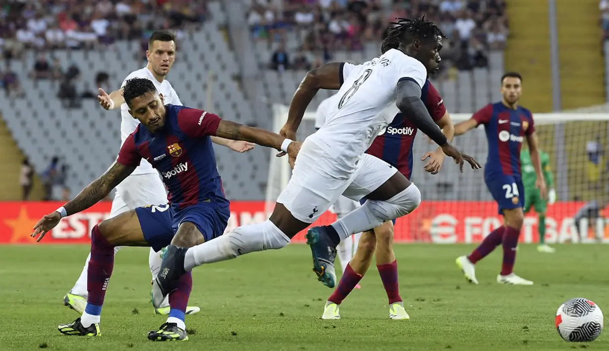 Barcelona membekuk Tottenham Hotspur dengan skor meyakinkan 4-2 pada pertandingan Trofi Joan Gamper 2023. (Pau BARRENA/AFP)