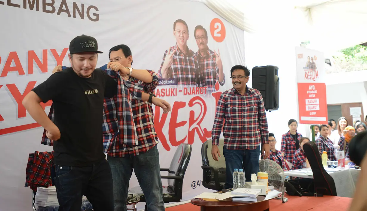 Beberapa selebriti mendatangi Rumah Lembang yang menjadi markas pemenangan pasangan calon Gubernur  DKI dan wakil Gubernur, Basuki Tjahaja Purnama (Ahok) dan Djarot Saiful Hidayat. (Nurwahyunan/Bintang.com)