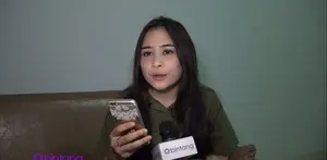 Prilly Latuconsina piawai merangkai kata-kata menjadi kesatuan puisi penuh makna. Seperti apa? Eksklusif hanya di Bintang.com