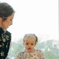 Potret Jennifer Coppen asuh kamari (credit: instagram/jennifercoppenreal20)