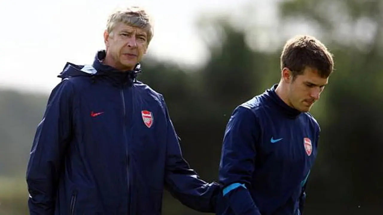 wenger-ramsey-131107b.jpg