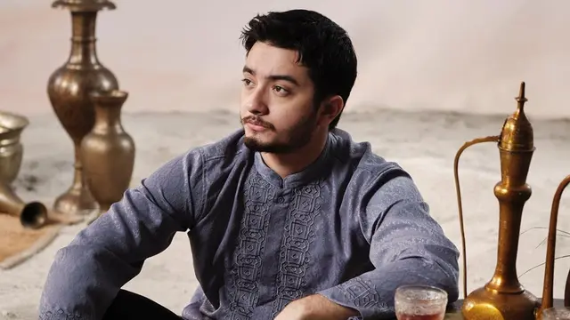 Potret Bryan Domani Pakai Baju Koko, Curi Perhatian