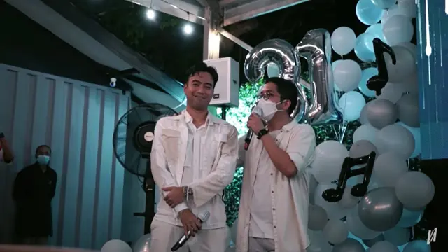 6 Momen Detik-Detik saat Vidi Aldiano Melamar Sheila Dara, Penuh Haru Bahagia