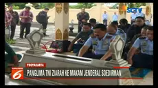 Panglima TNI Marsekal Hadi Tjahjanto juga berziarah ke makam Adisucipto dan Abdurahman Shaleh.