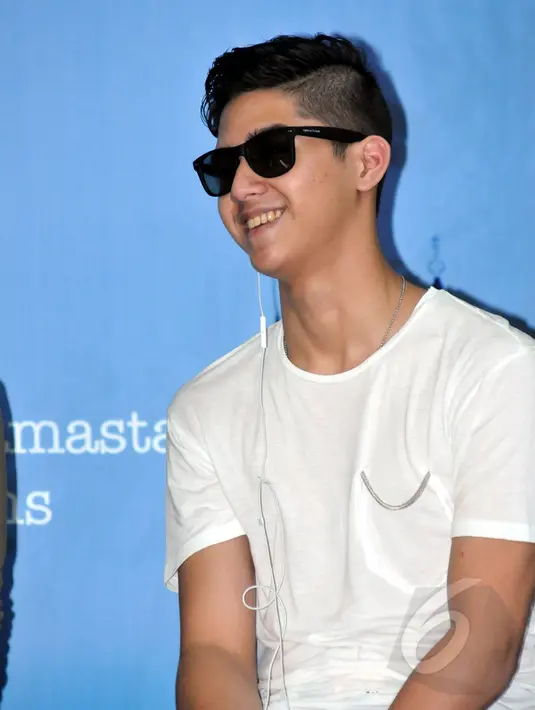 Al Ghazali alias Al disebut-sebut sebagai artis dengan bayaran termahal ini merupakan salah satu dari deretan artis tertampan. Foto diambil di kawasan Matraman, Jakarta, Senin (27/4/2015). (Liputan6.com/Panji Diksana) 