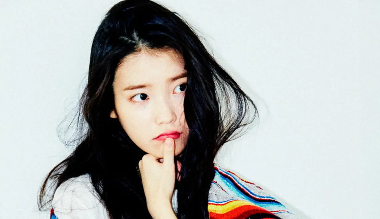 IU merupakan penggemar berat Taeyang dan BigBang. Ia pernah berkolaborasi dengan G-Dragon untuk menyanyikan lagu Palette, saat itu IU menjadi bintang tamu di konser BigBang. (Foto: Soompi.com)