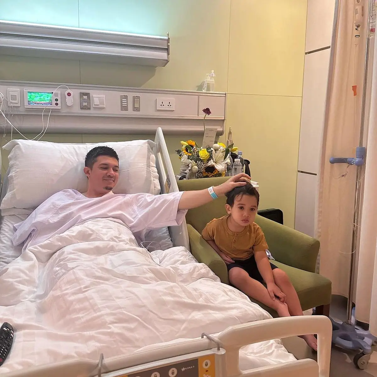 Kondisi Irwansyah yang Alami Patah Tulang Usai Jatuh dari Kuda -  Entertainment Fimela.com