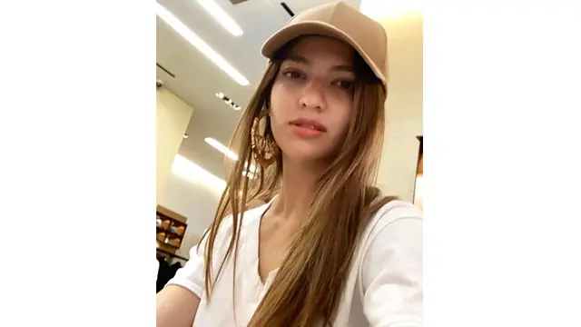 7 Gaya Nia Ramadhani Tanpa Makeup, Cantik Alami