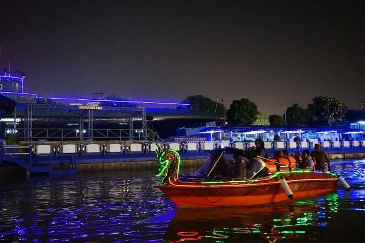 Potret Wisata Perahu Sungai Kalimas Surabaya (sumber: humassurabaya)