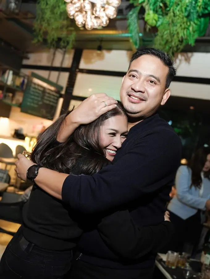 Tata Janeeta dan suami, Raden Brotoseno (Instagram/tatajaneetaofficial)