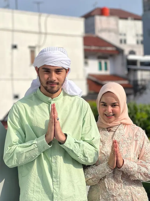 Potret mesra Achmad Megantara dan istri