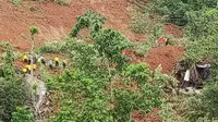 Tims SAR terus mencari korban longsor di Nganjuk. (Dian Kurniawan/Liputan6.com)