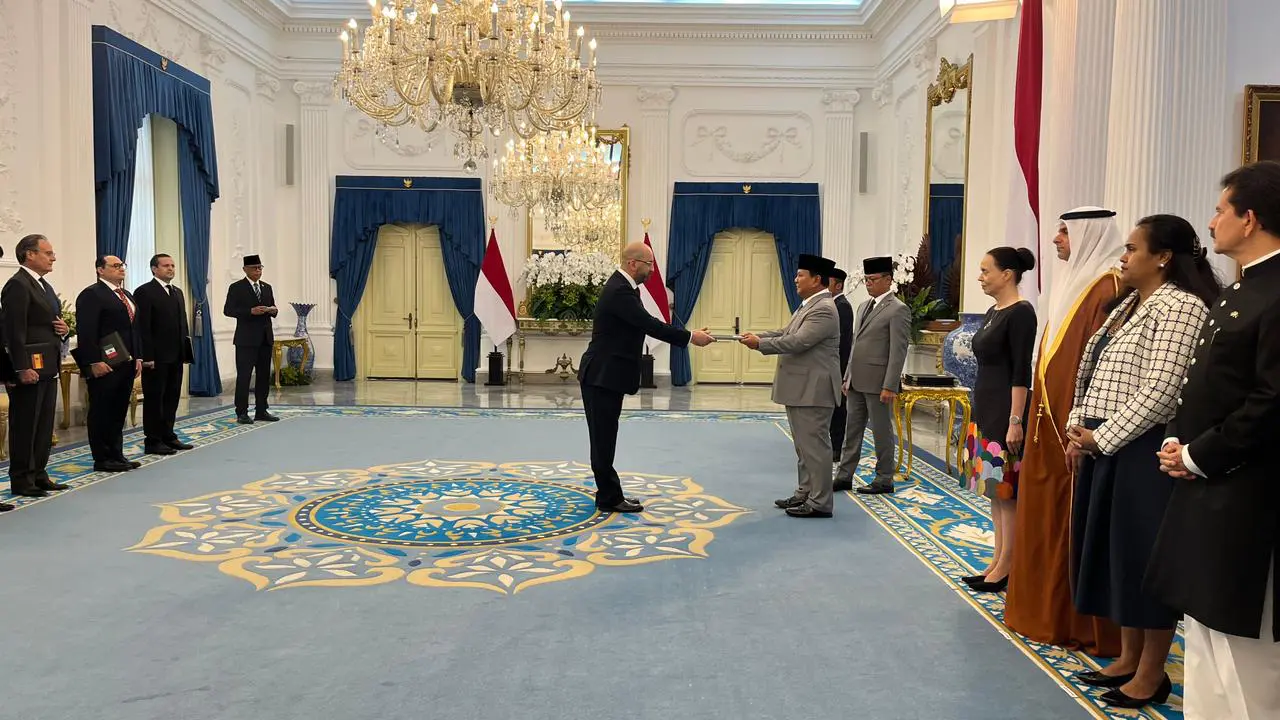 Presiden Prabowo Subianto menerima surat kepercayaan dari 12 Duta Besar Luar Biasa dan Berkuasa Penuh (LBBP) di Istana Merdeka Jakarta, Jumat (4/11/2024).