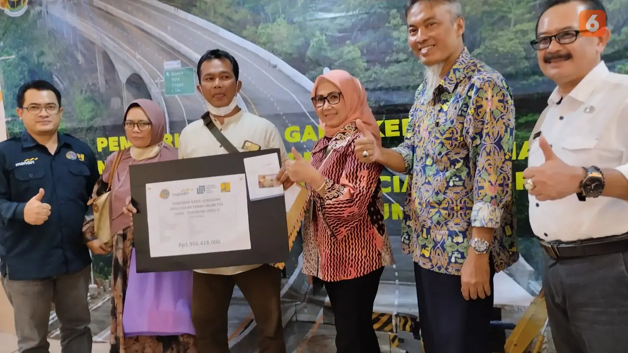 Kades Cibolang dan BPN Kabupaten Sukabumi saat musyawarah bentuk ganti rugi pengadaan tanah untuk Jalan Tol Bocimi Seksi 3 (Liputan6.com/Istimewa).