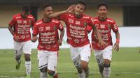Striker Bali United Martinus Ardhi merayakan gol ke gawang PSPS Ria dalam lanjutan Grup D Piala Presiden 2018 di Stadion Kapten I Wayan Dipta, Gianyar, Rabu (24/1/2018). Bali United menang 3-2. (https://twitter.com/liga1match)