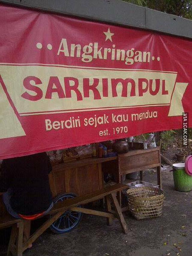 7 Potret Tulisan Spanduk Angkringan Nyeleneh Ini Bikin Geleng Kepala