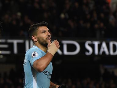 Penyerang Manchester City, Sergio Aguero menjadi pencetak gol terbanyak alias top scorer timnya dengan torehan 21 gol. (AFP/Paul Ellis)