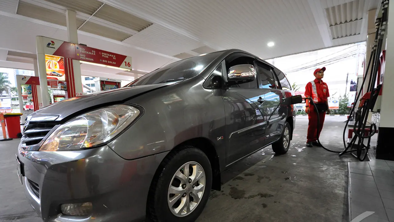  Pemerintah Turunkan Harga Premium Jadi Rp 7.600